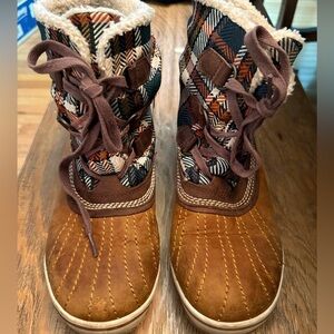 Sorel Brown Leather Boots Patterned Fabric Well worn lthrash bottoms look new